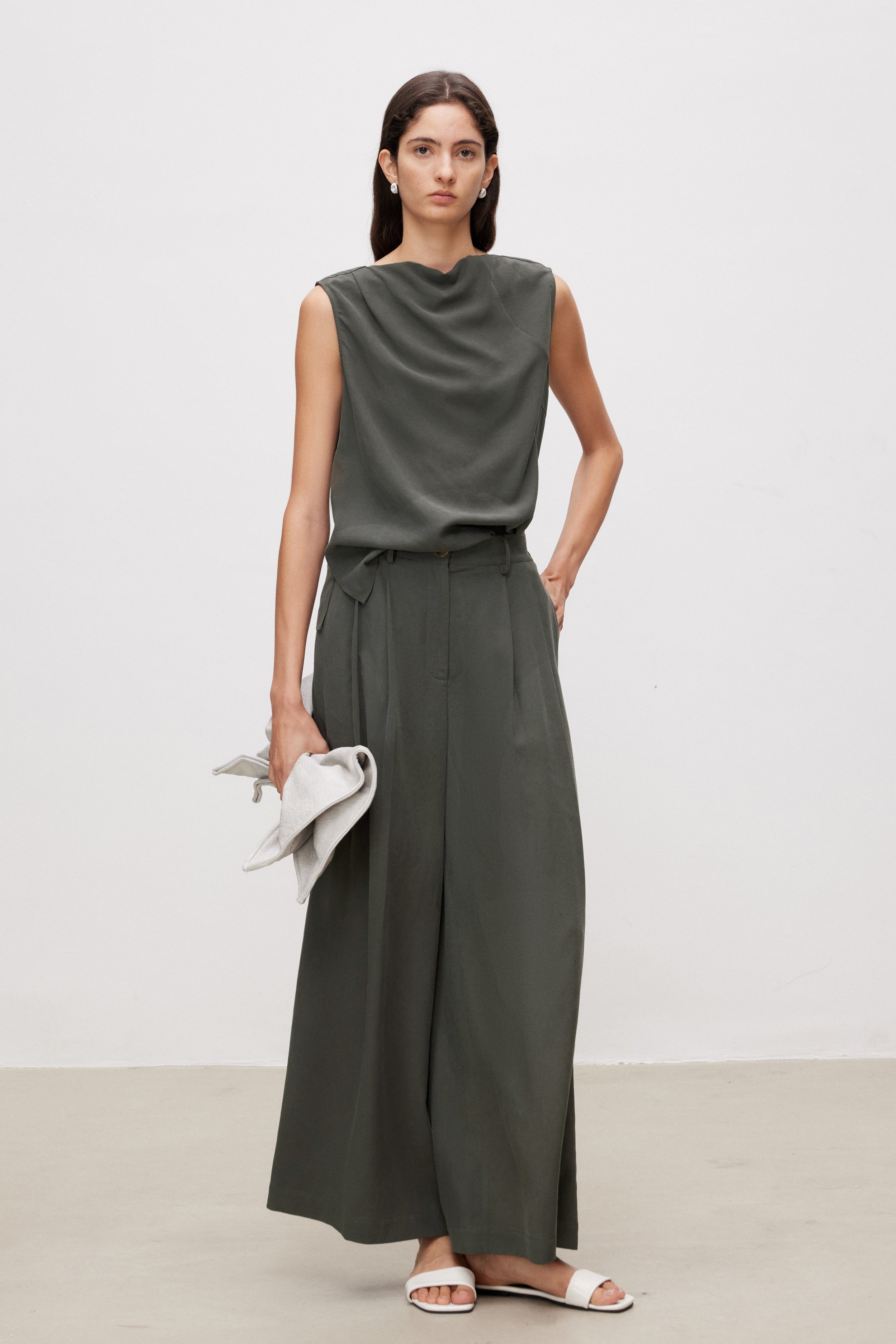 Relaxed Cropped Lyocell Linen Trousers