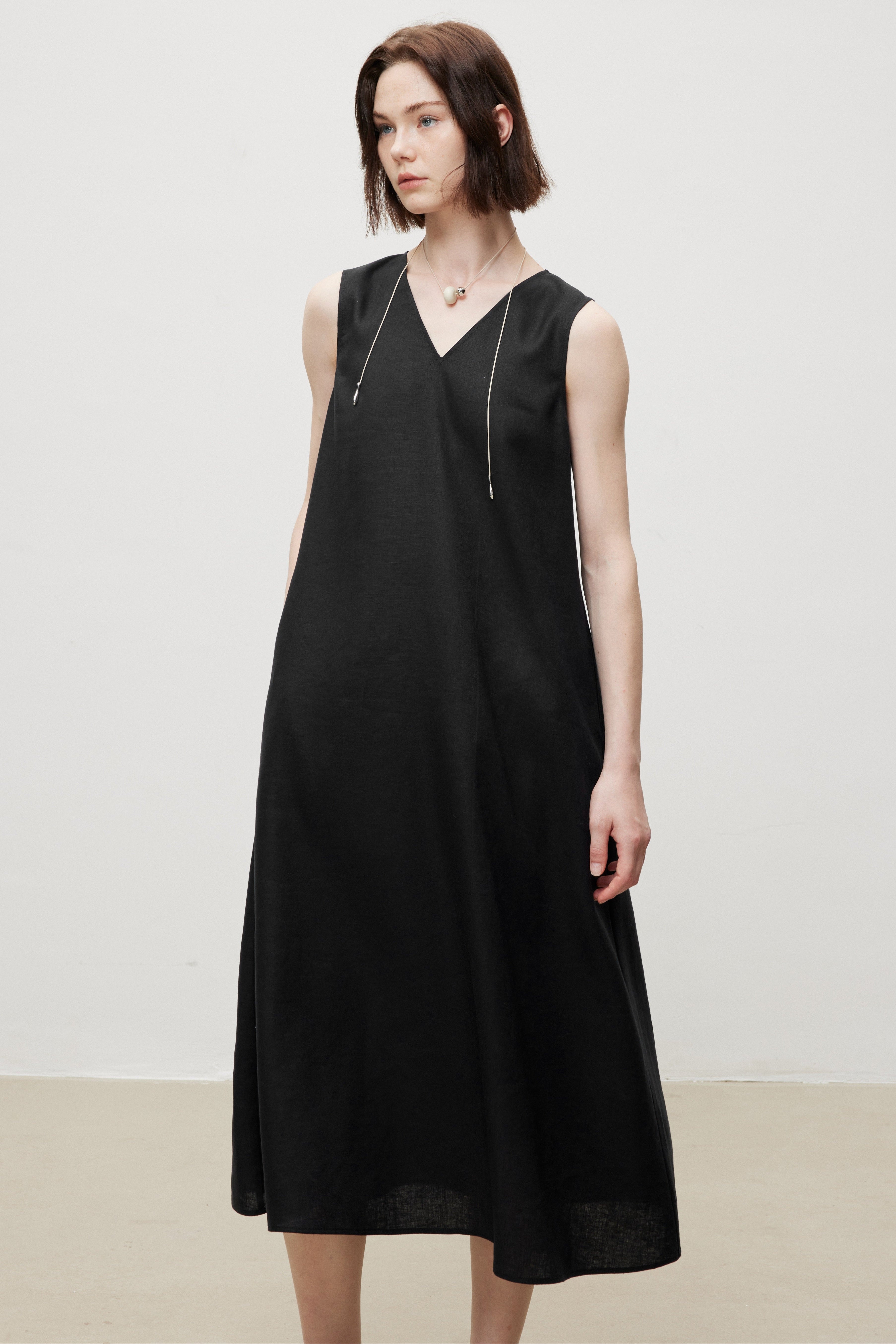 Linen V-Neck Sleeveless V-Neck Midi Dress