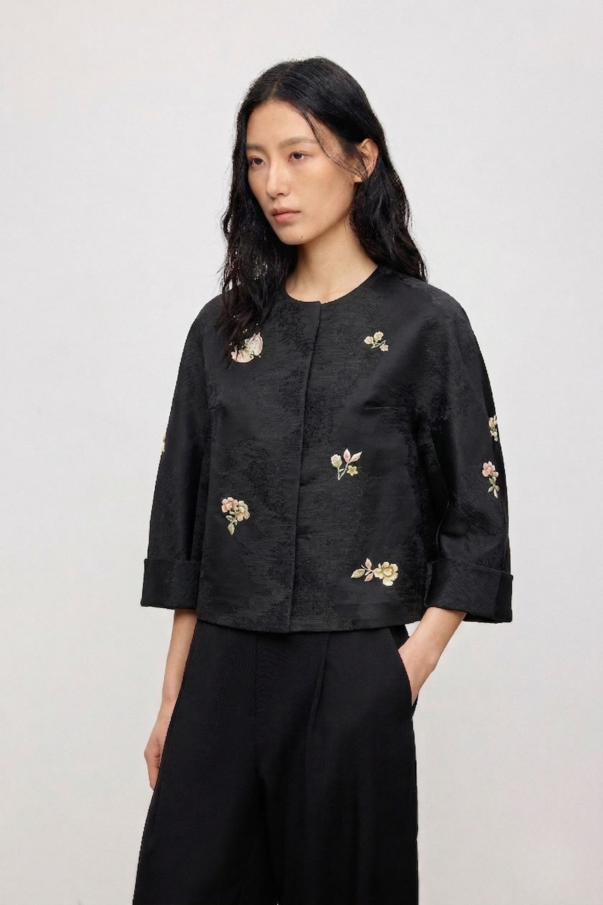 Floral Suzhou Embroidered Textured Cropped Jacket