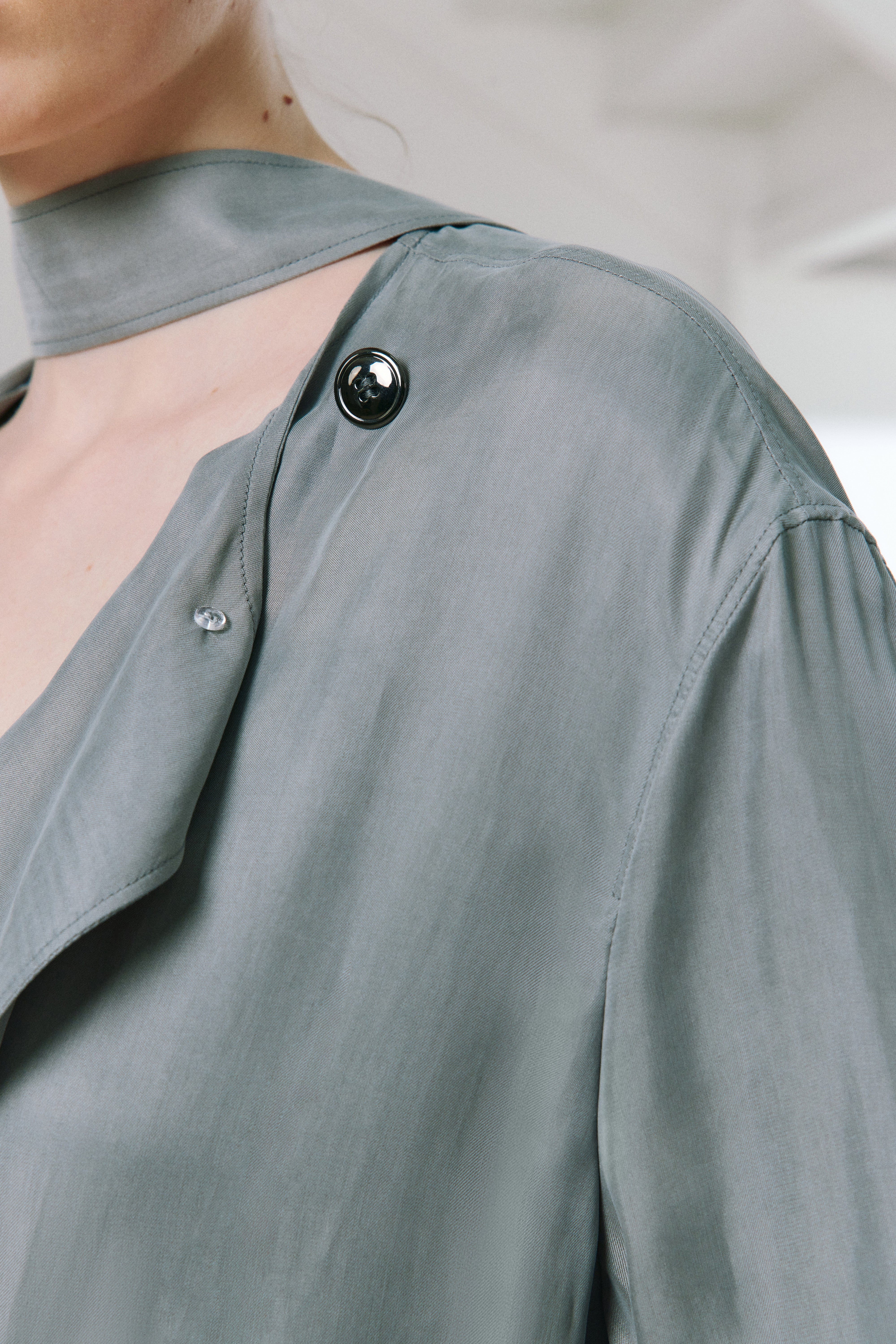 Relaxed Lightweight Cupro Fluid Trench