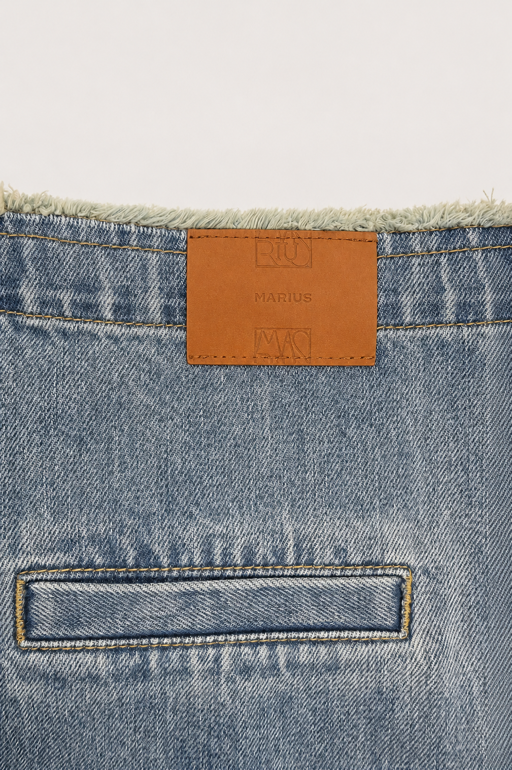Tailored Straight-Leg Jeans with Frayed Hem