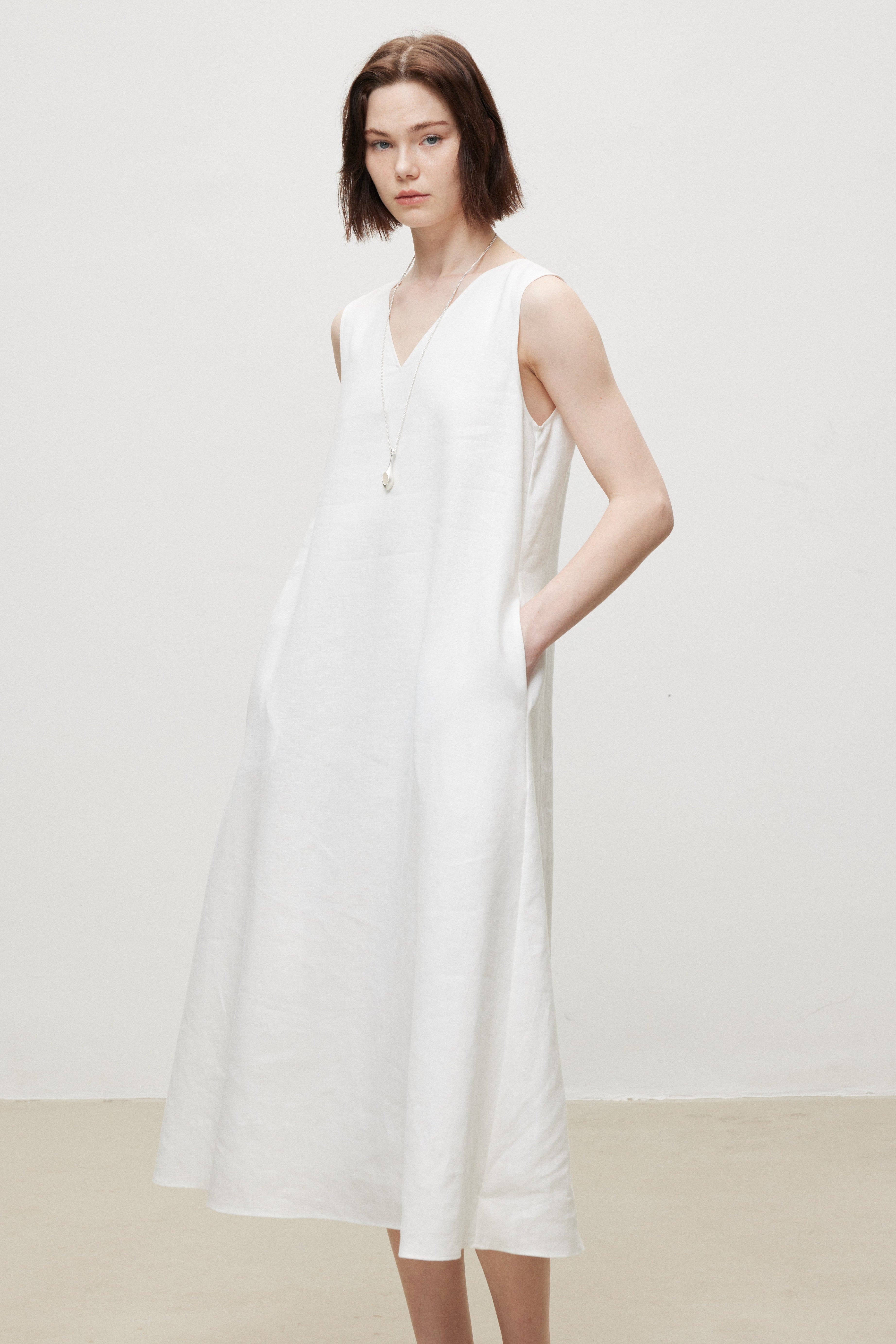 Linen V-Neck Sleeveless V-Neck Midi Dress