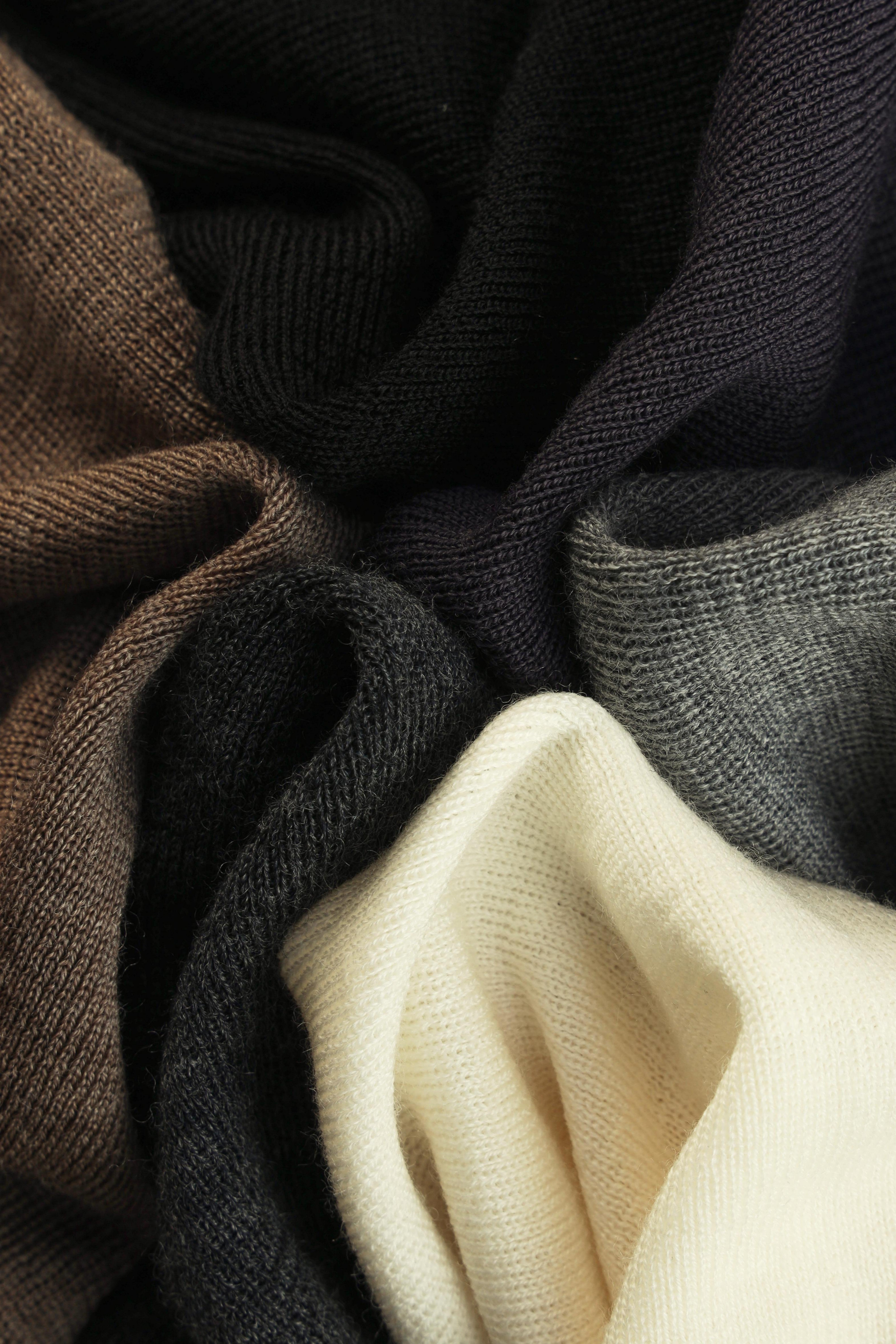 German-Spun Seamless Fine Merino Wool Crewneck Knit Top