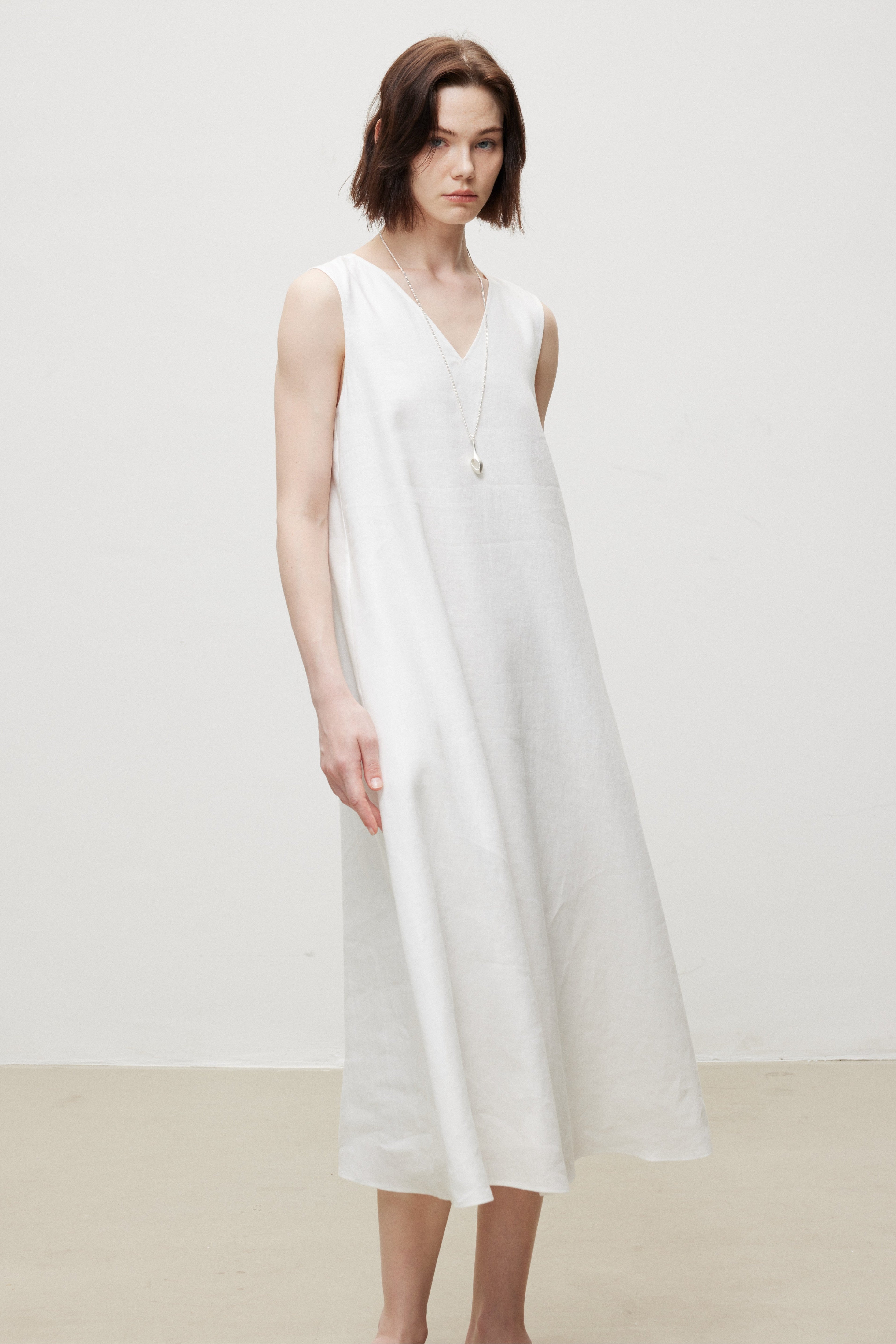 Linen V-Neck Sleeveless V-Neck Midi Dress