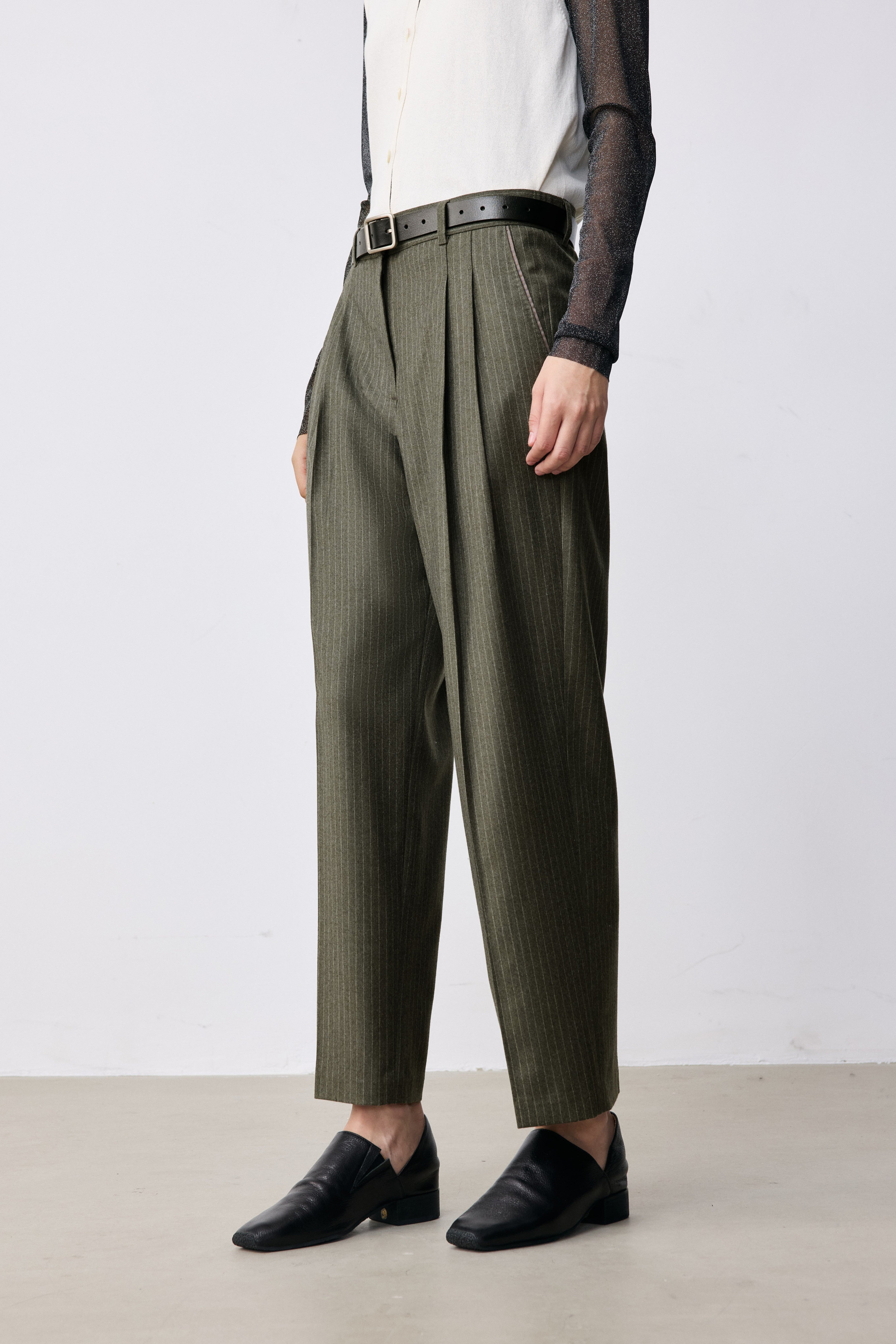 Classic Cropped Wool Cigarette Pleated Pants