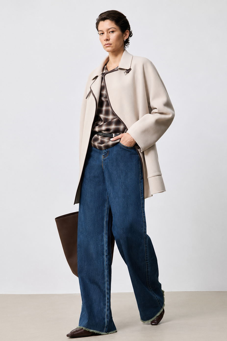 Tailored Straight-Leg Jeans with Frayed Hem