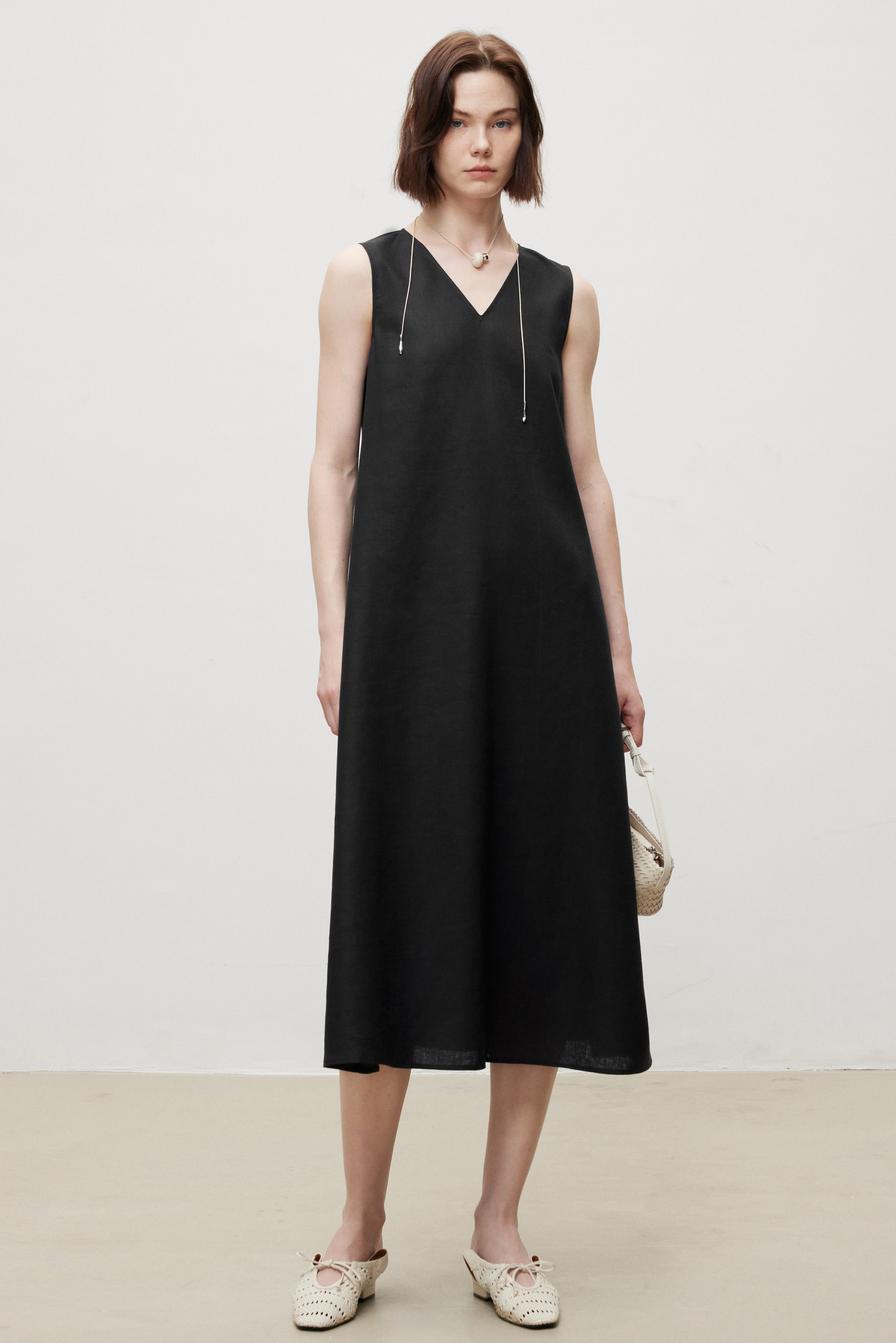 Linen V-Neck Sleeveless V-Neck Midi Dress