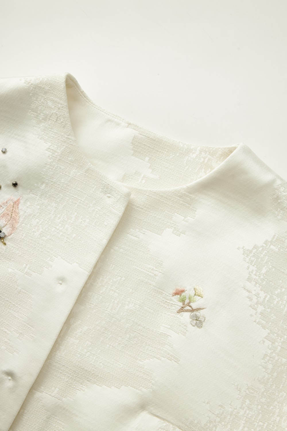 Floral Suzhou Embroidered Textured Cropped Jacket