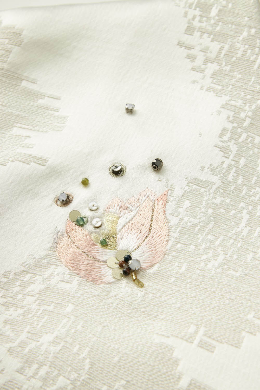 Floral Suzhou Embroidered Textured Cropped Jacket