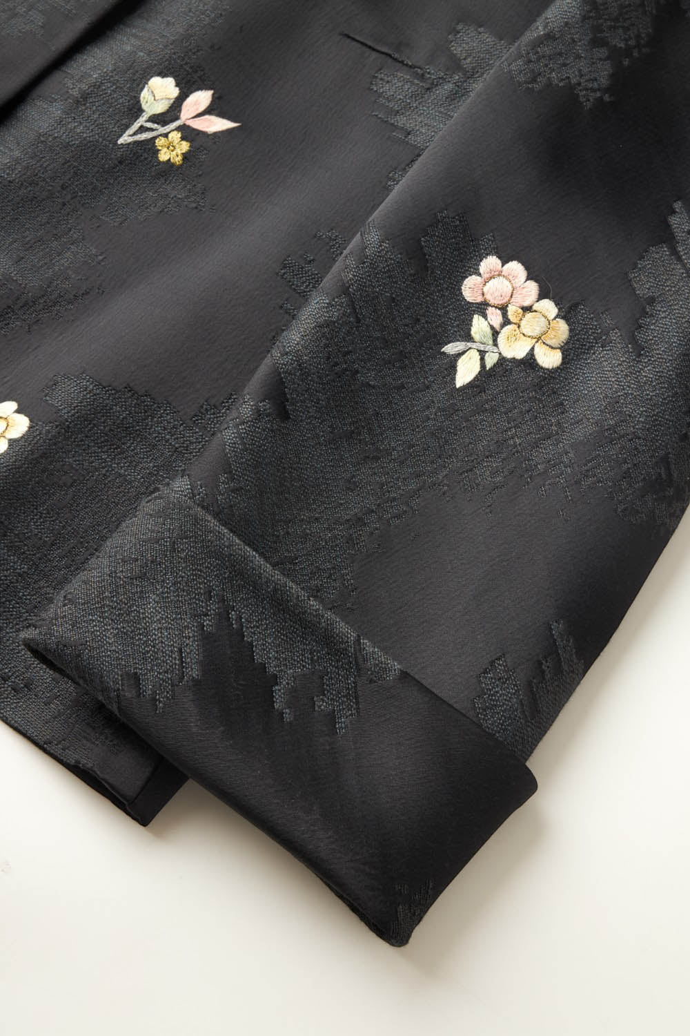 Floral Suzhou Embroidered Textured Cropped Jacket