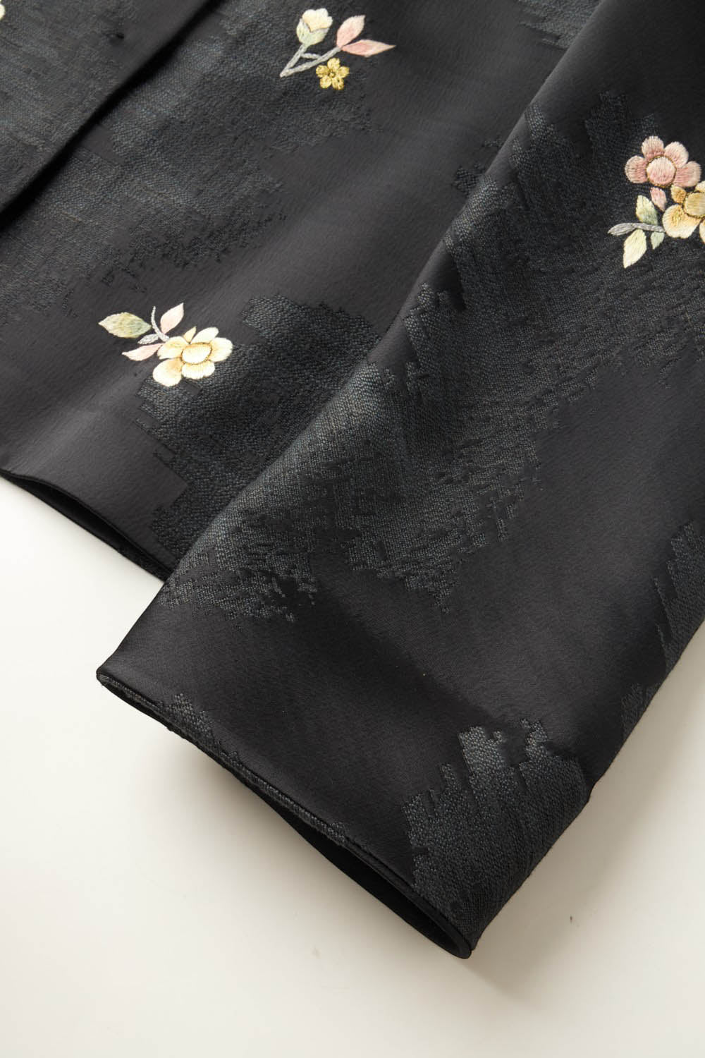 Floral Suzhou Embroidered Textured Cropped Jacket