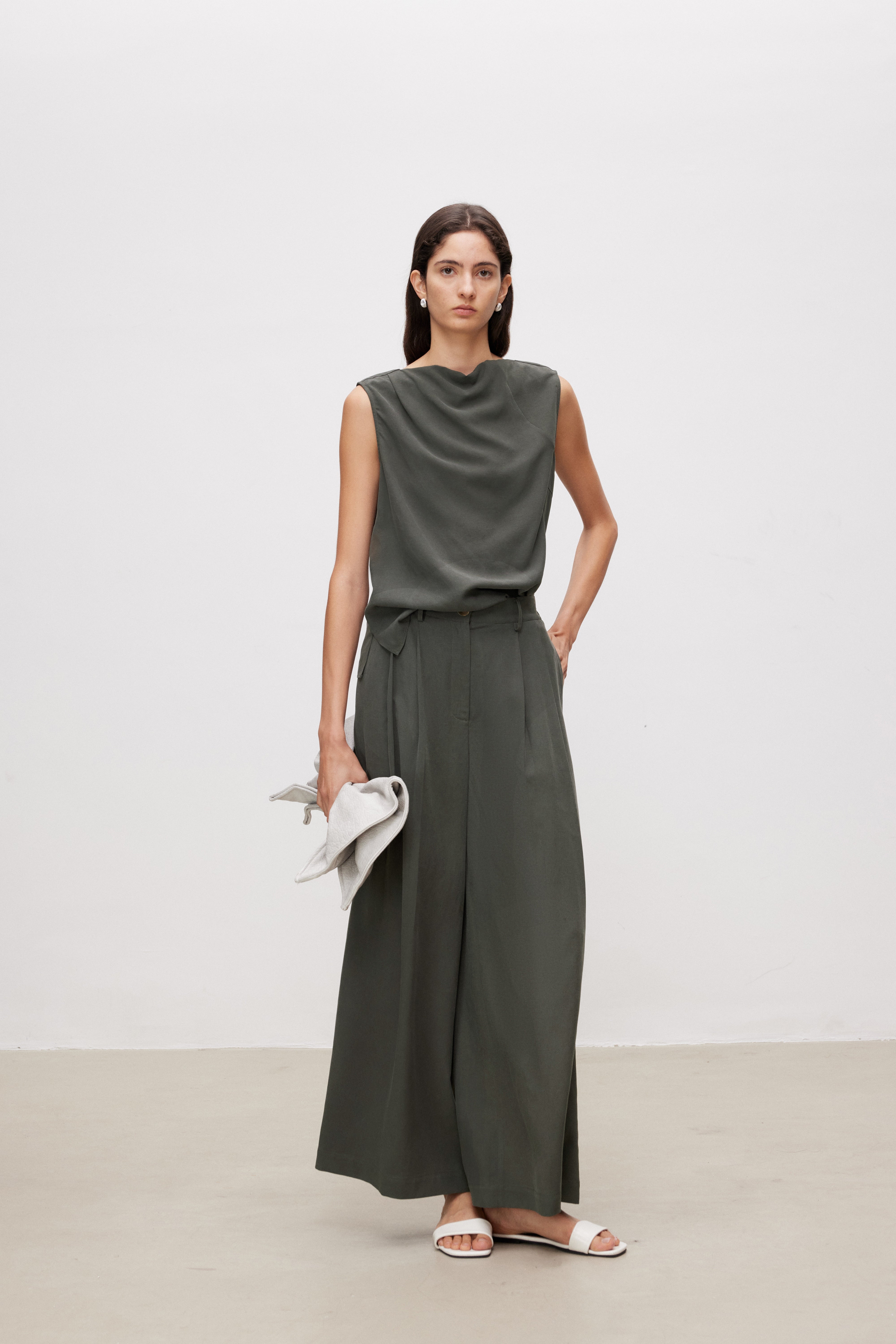 Relaxed Cropped Lyocell Linen Trousers