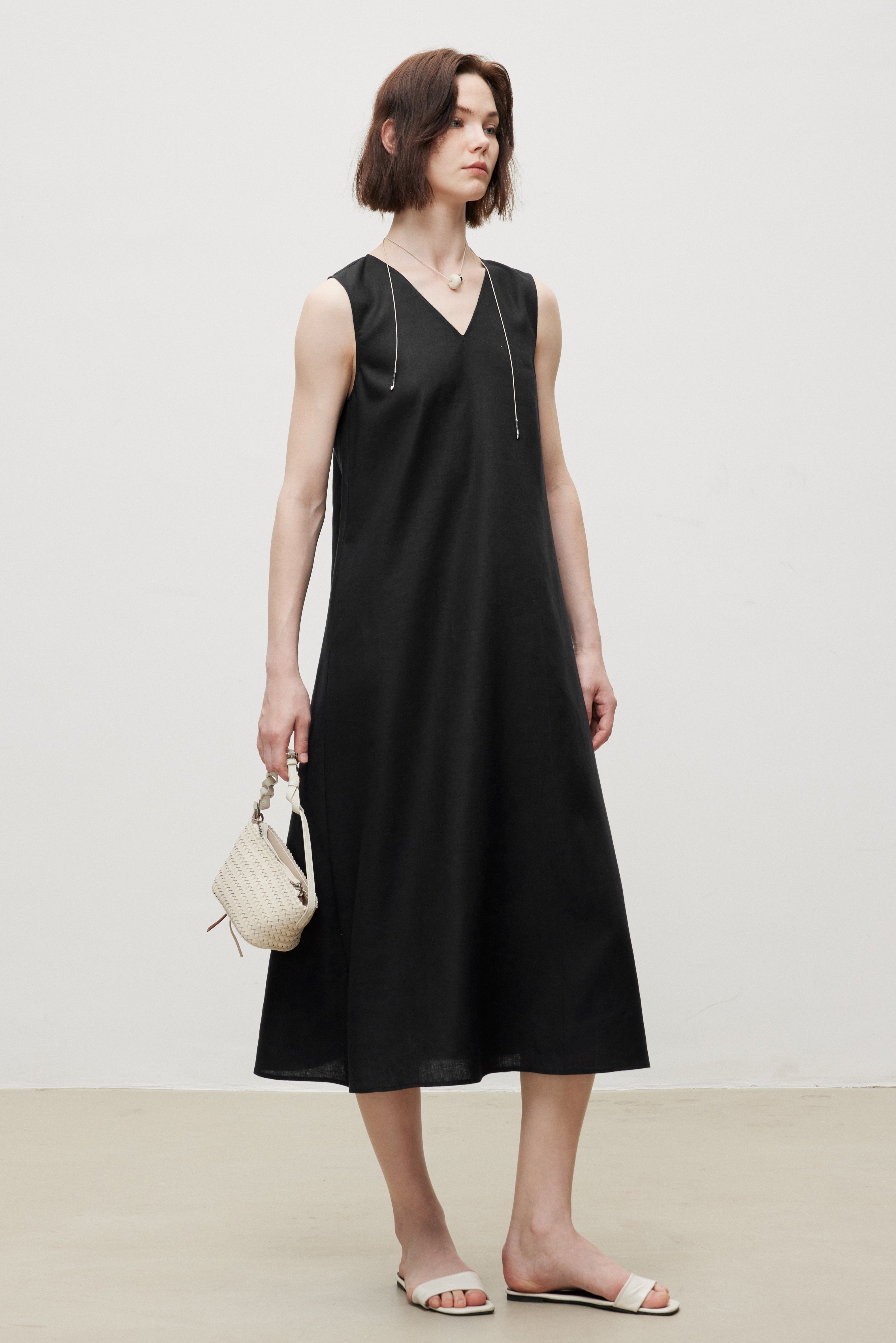 Linen V-Neck Sleeveless V-Neck Midi Dress
