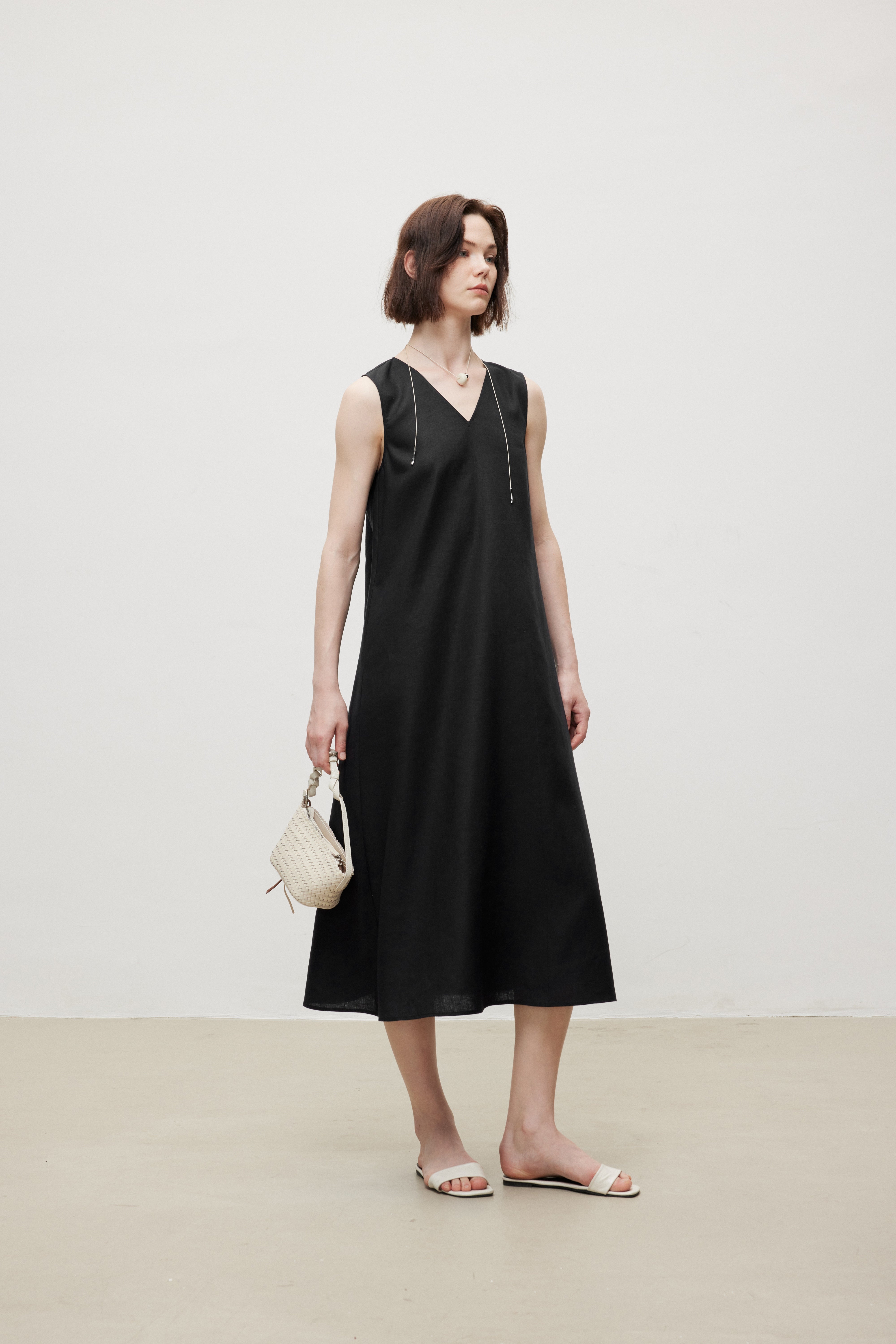 Linen V-Neck Sleeveless V-Neck Dress (Midi)