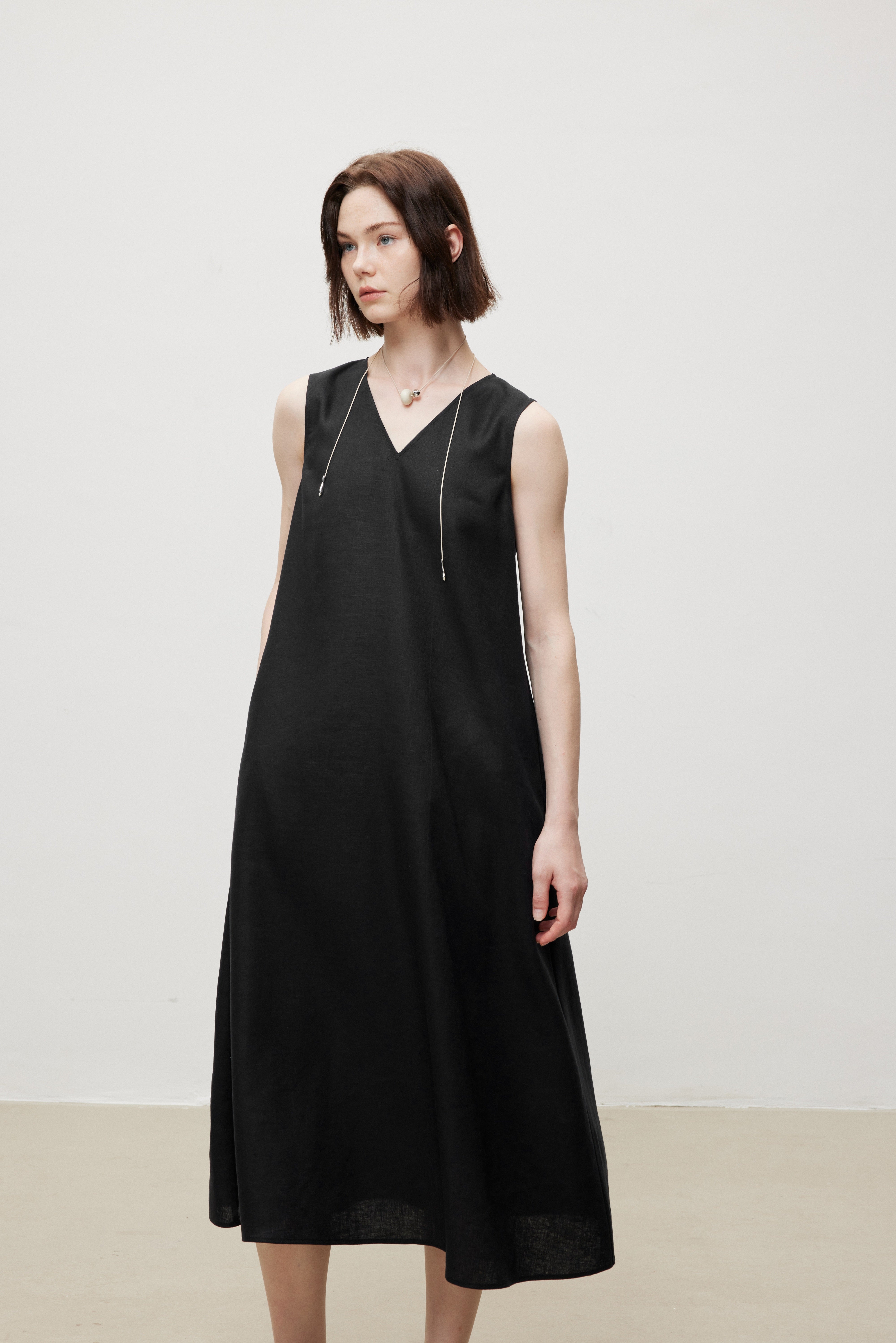 Linen V-Neck Sleeveless V-Neck Dress (Midi)