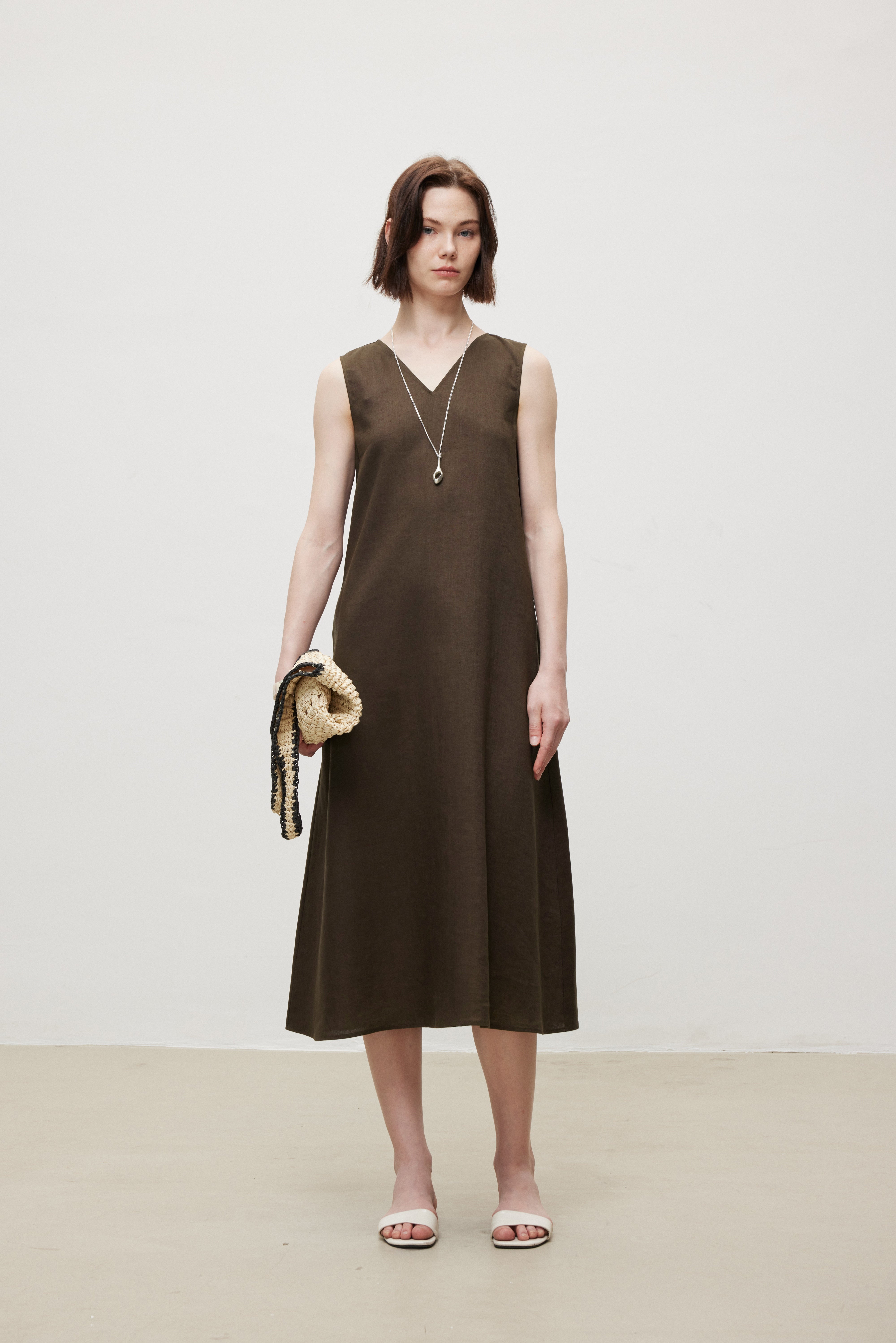 Linen V-Neck Sleeveless V-Neck Dress (Midi)
