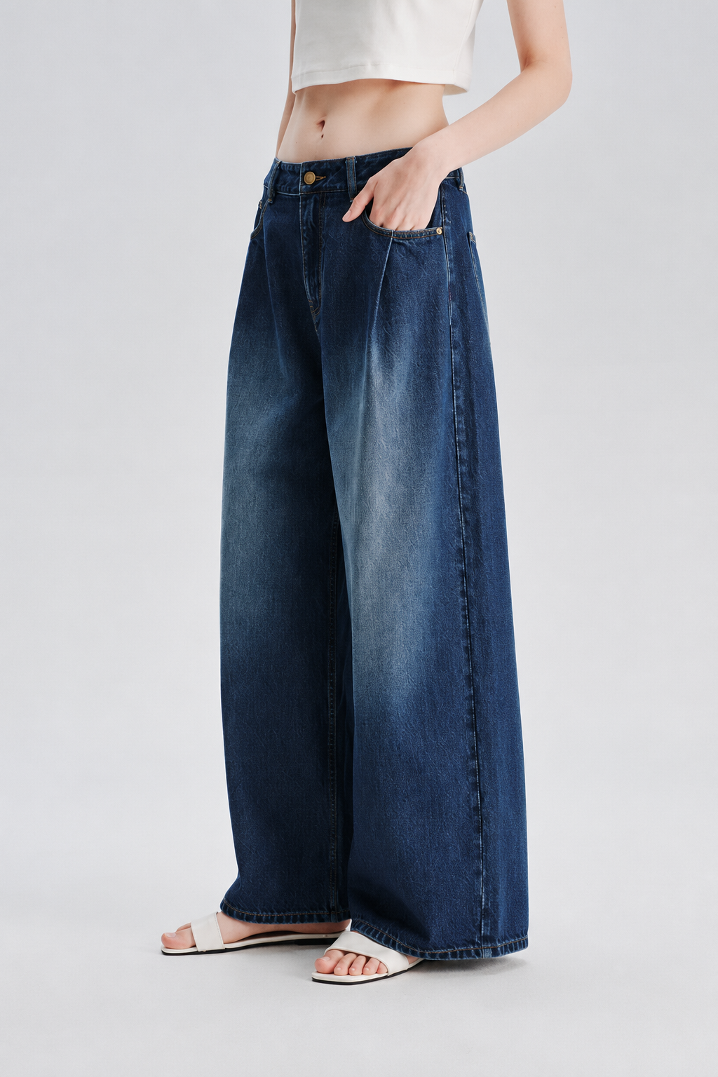 Relaxed Barrel-Leg Jeans