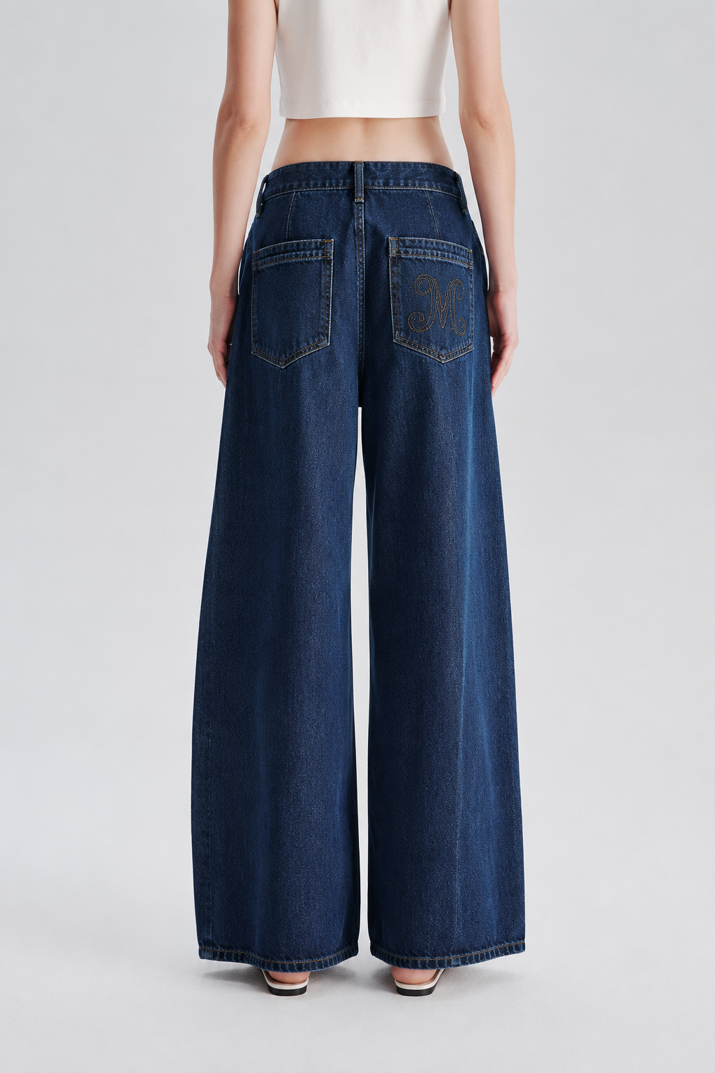 Relaxed Barrel-Leg Jeans