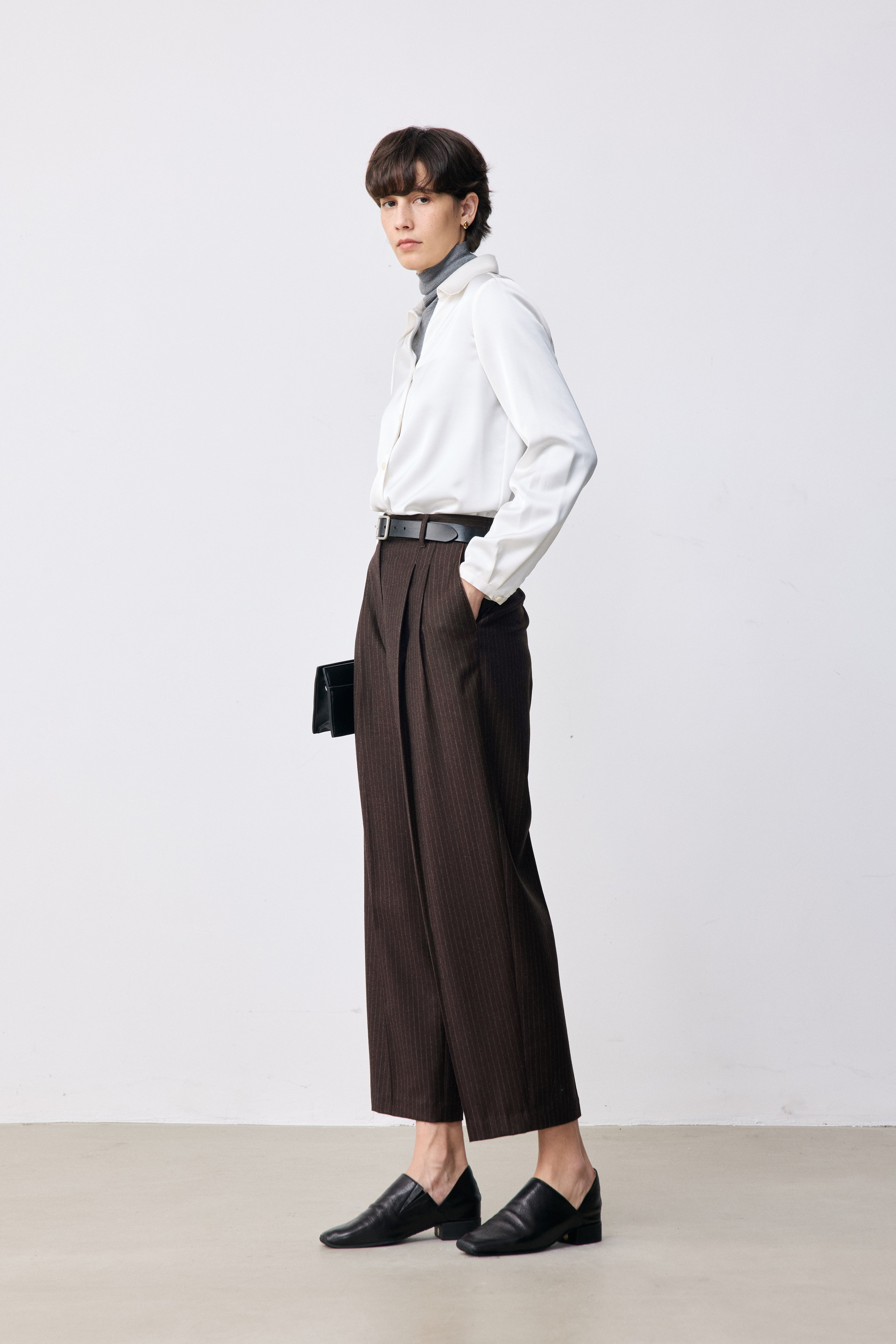 Classic Cropped Wool Cigarette Pleated Pants