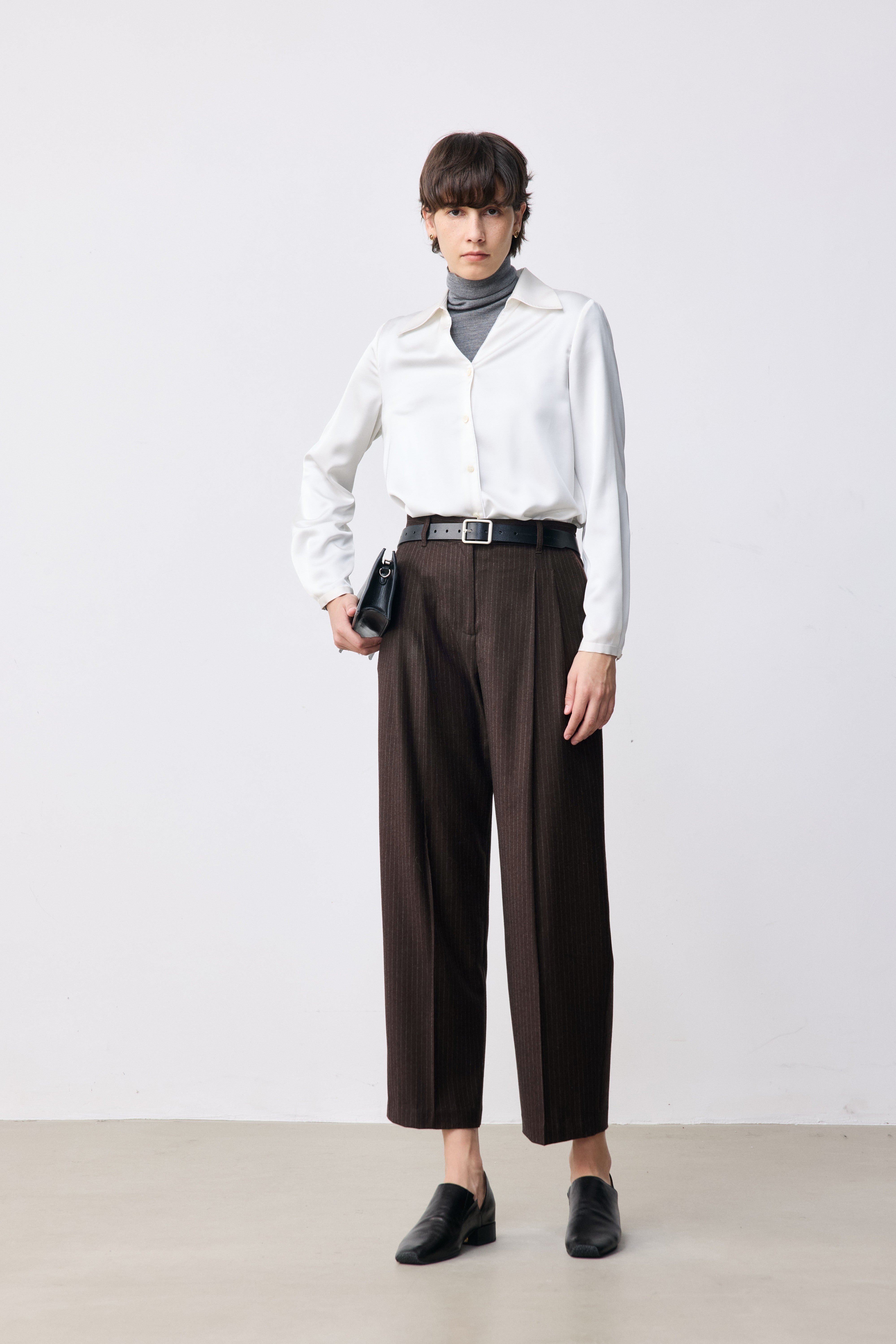 Classic Cropped Wool Cigarette Pleated Pants
