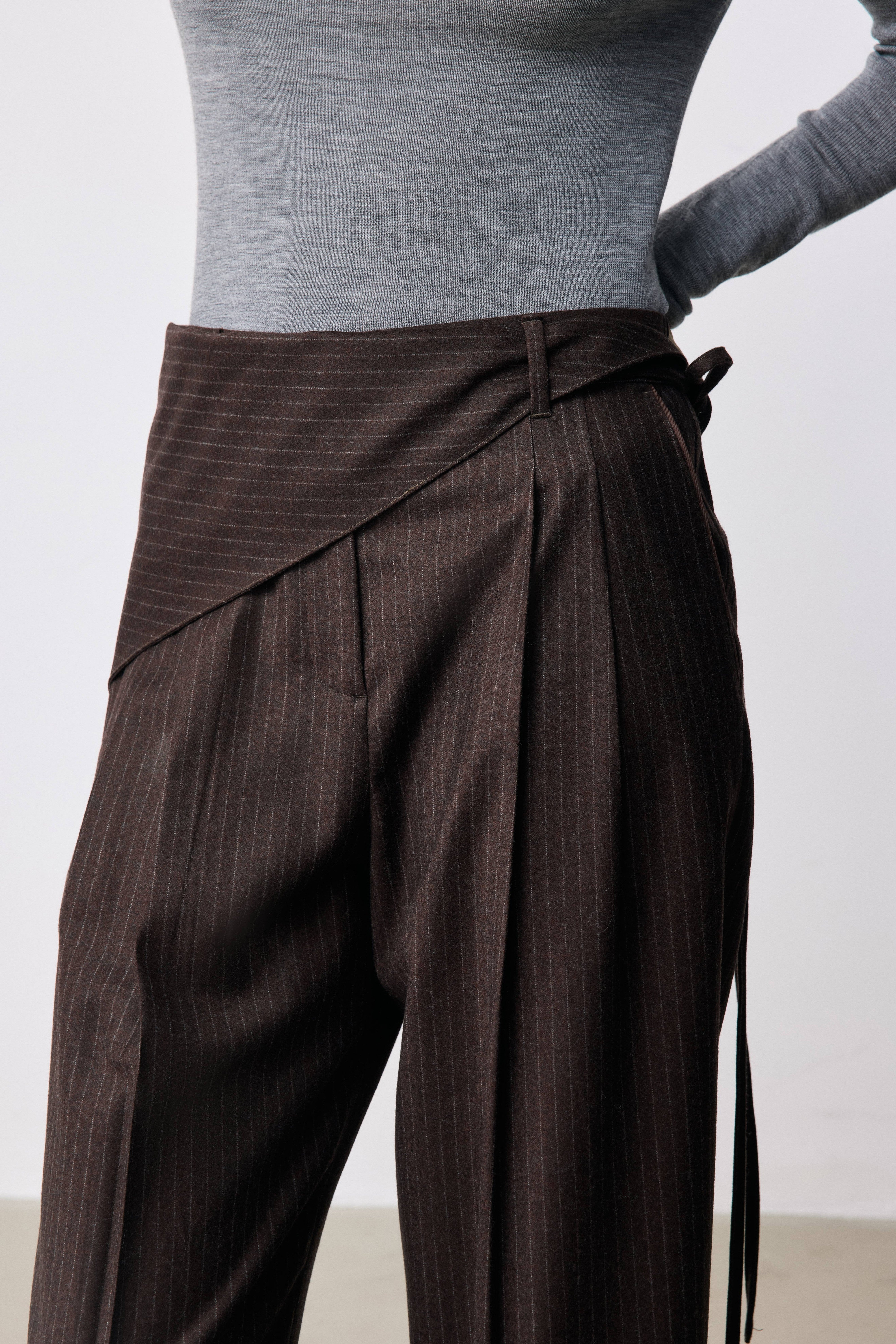 Classic Cropped Wool Cigarette Pleated Pants