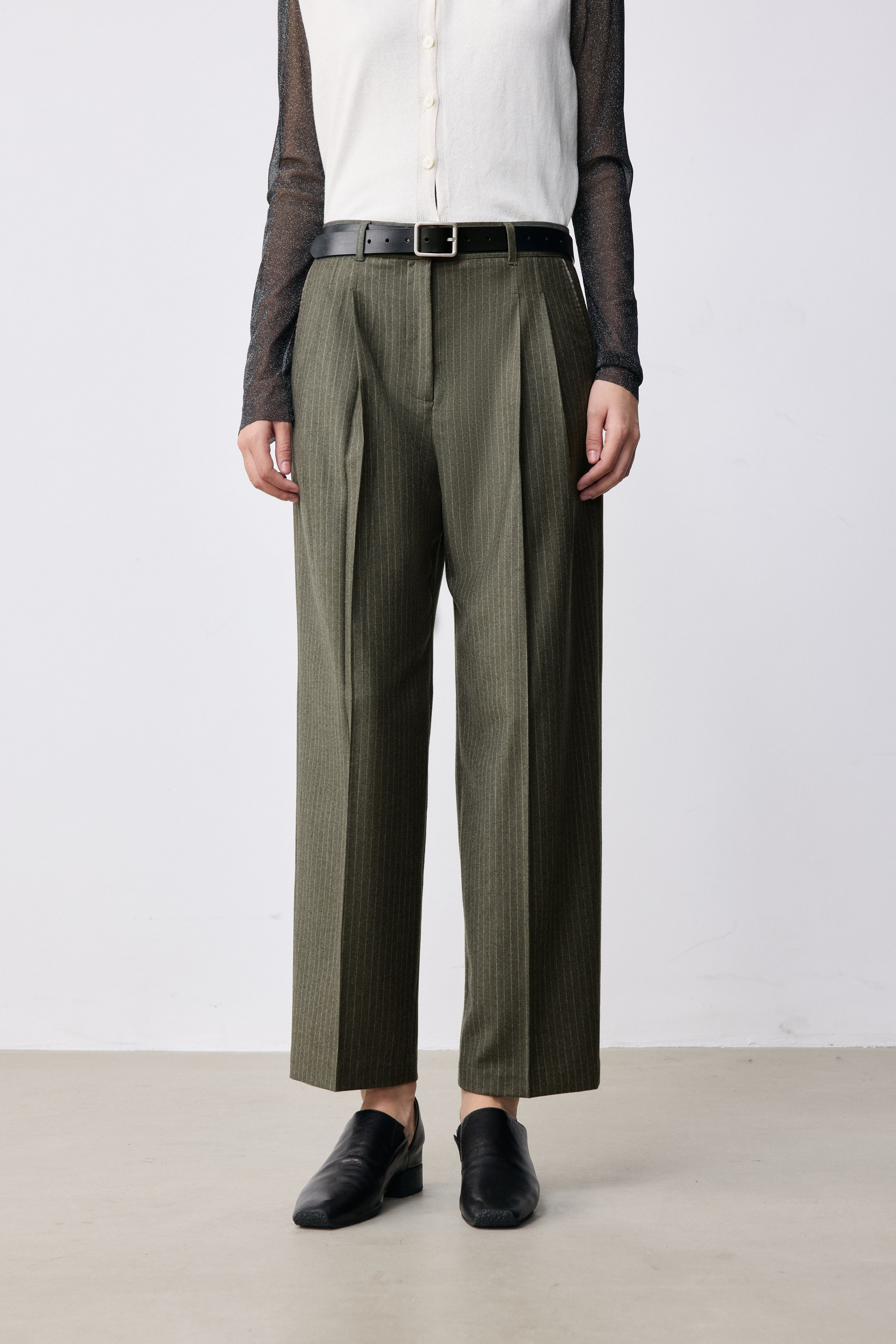 Classic Cropped Wool Cigarette Pleated Pants
