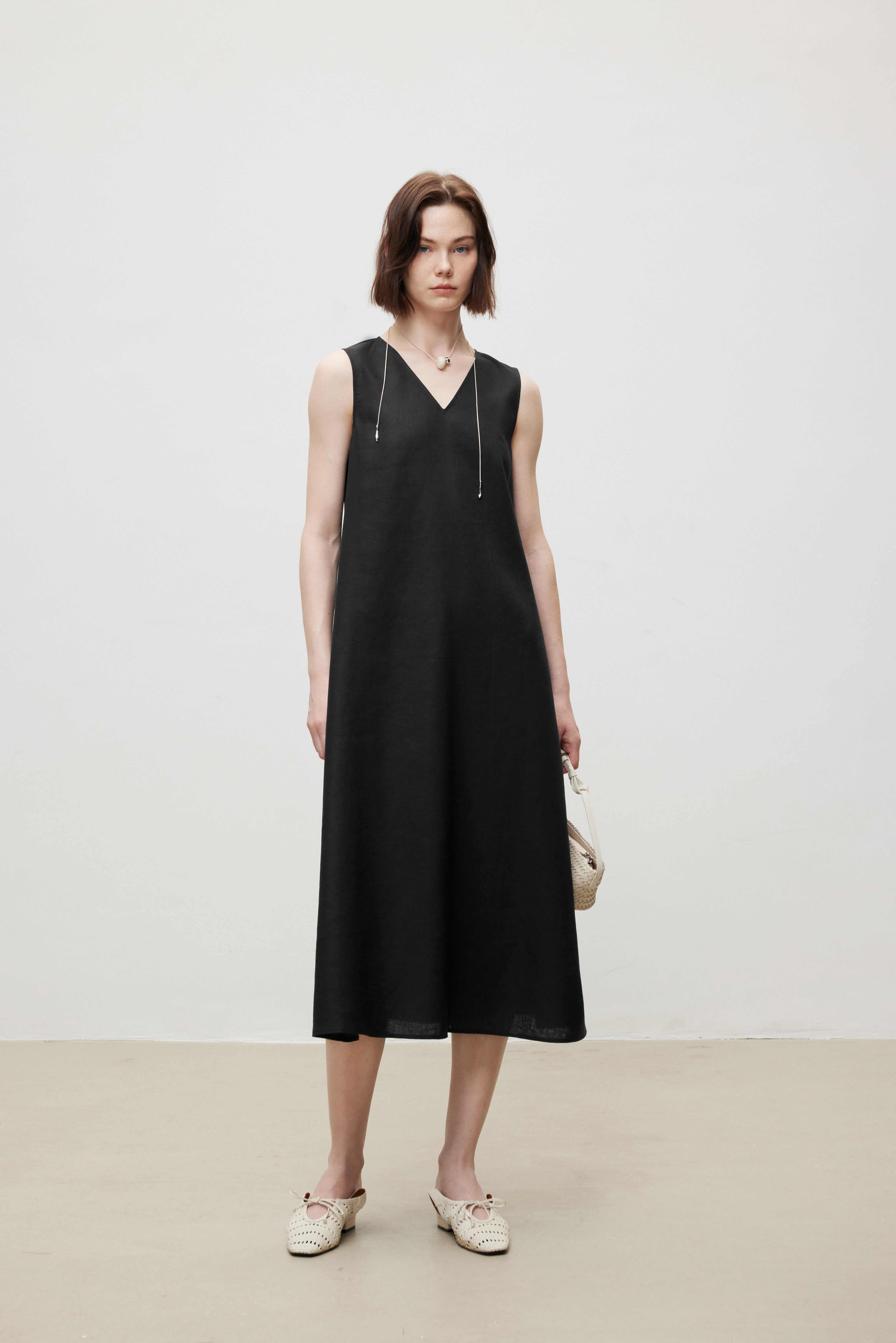 Linen V-Neck Sleeveless V-Neck Dress (Midi)
