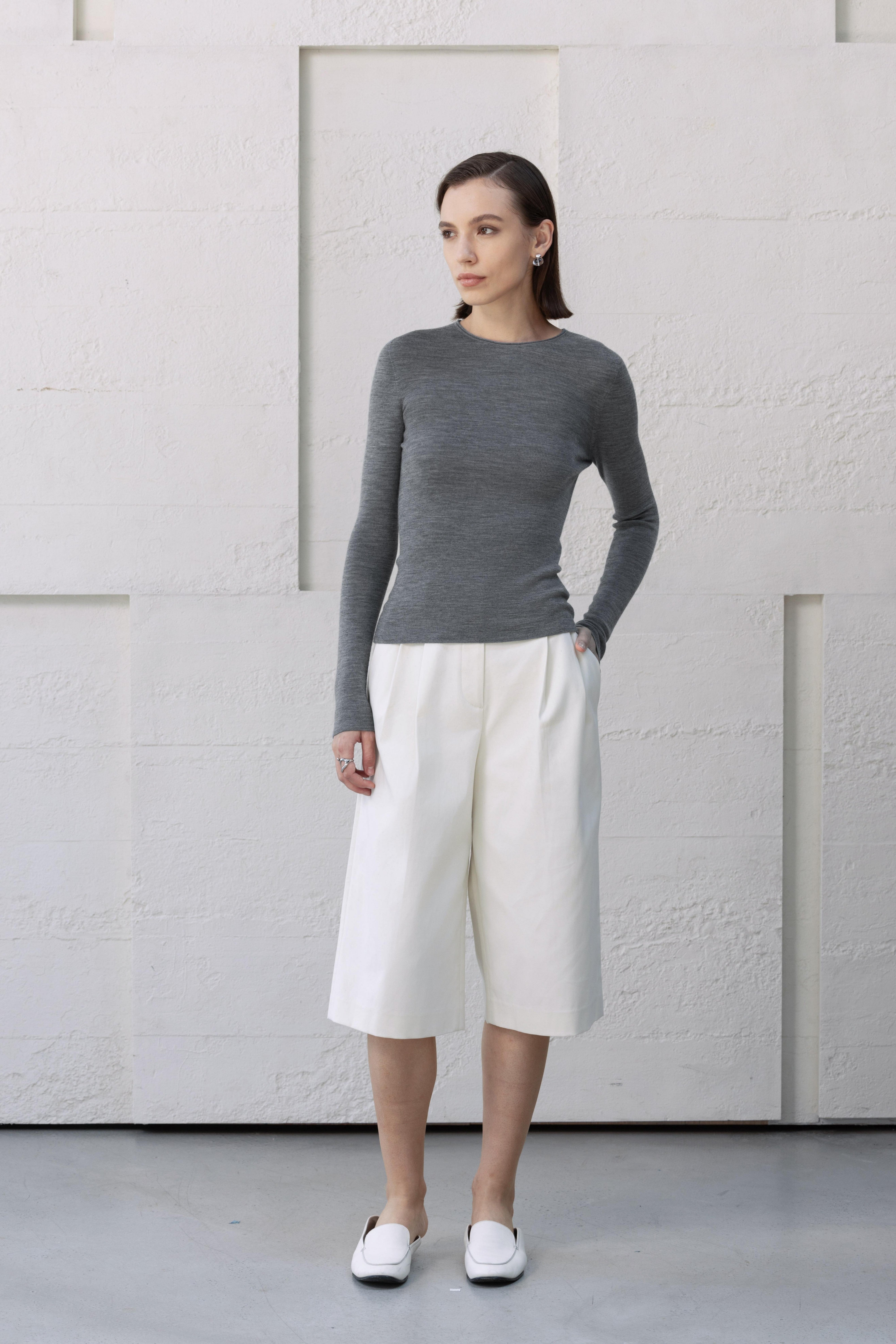 German-Spun Seamless Fine Merino Wool Crewneck Knit Top