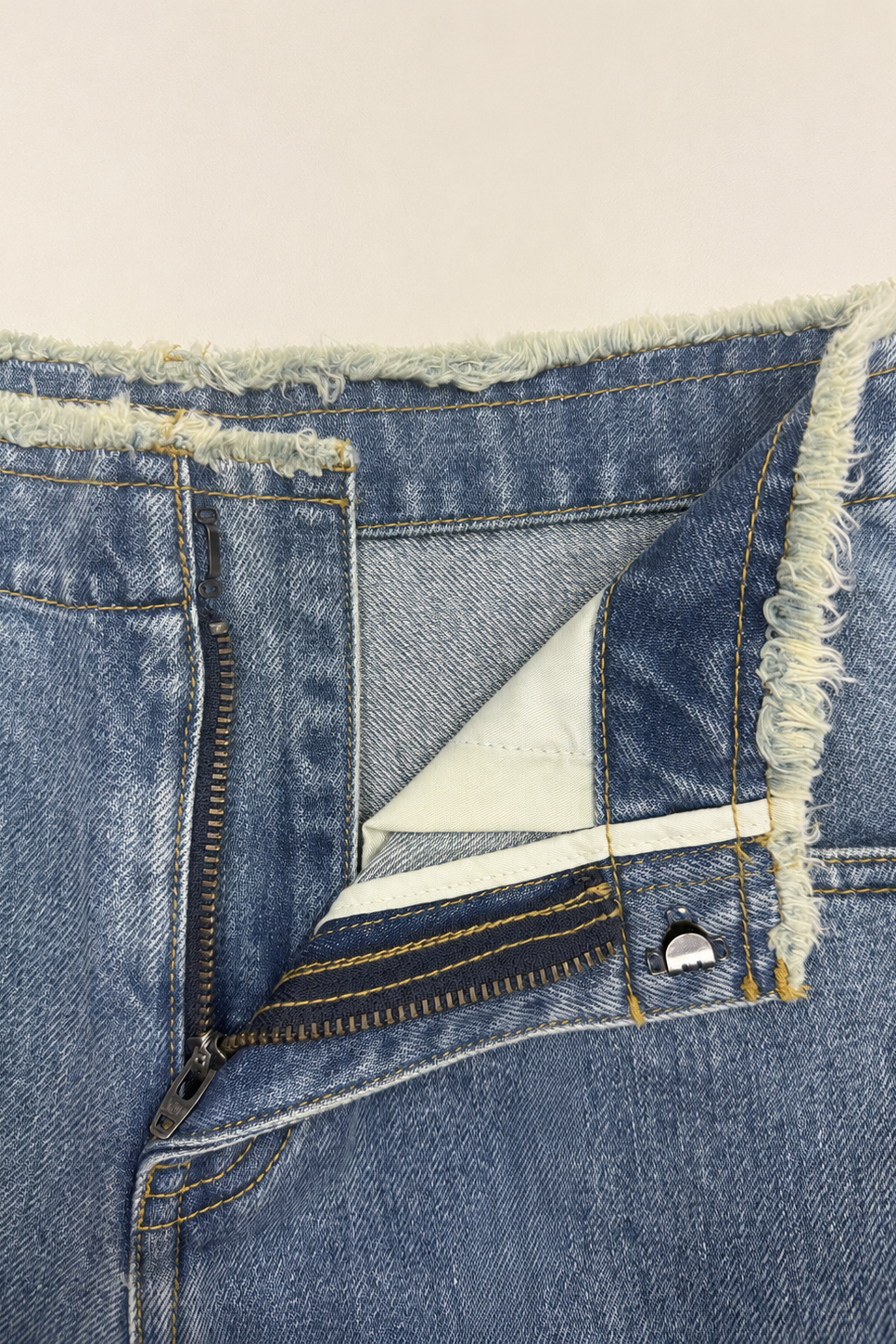 Tailored Straight-Leg Jeans with Frayed Hem